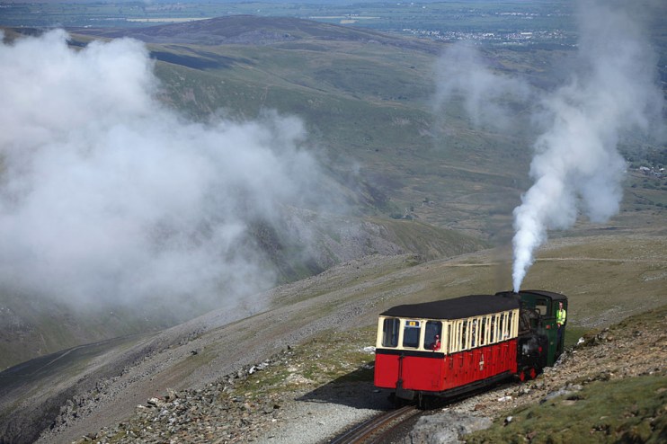 Visitors flock to iconic landmark but shun well-known attraction