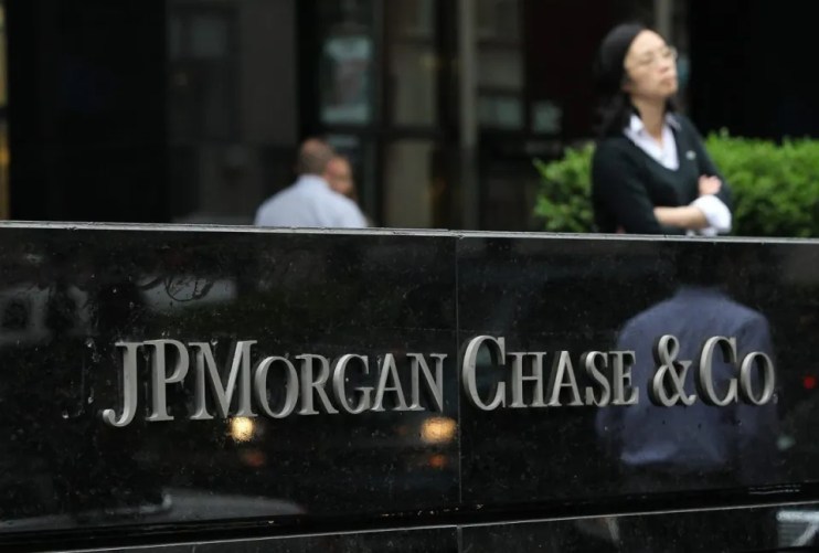 JPMorgan follows Goldman Sachs in scrapping EU bonus cap for London staff