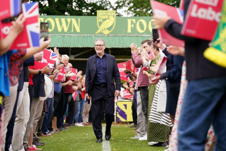 England flags, Tory pillows and farmland: A day on Starmer’s campaign bus