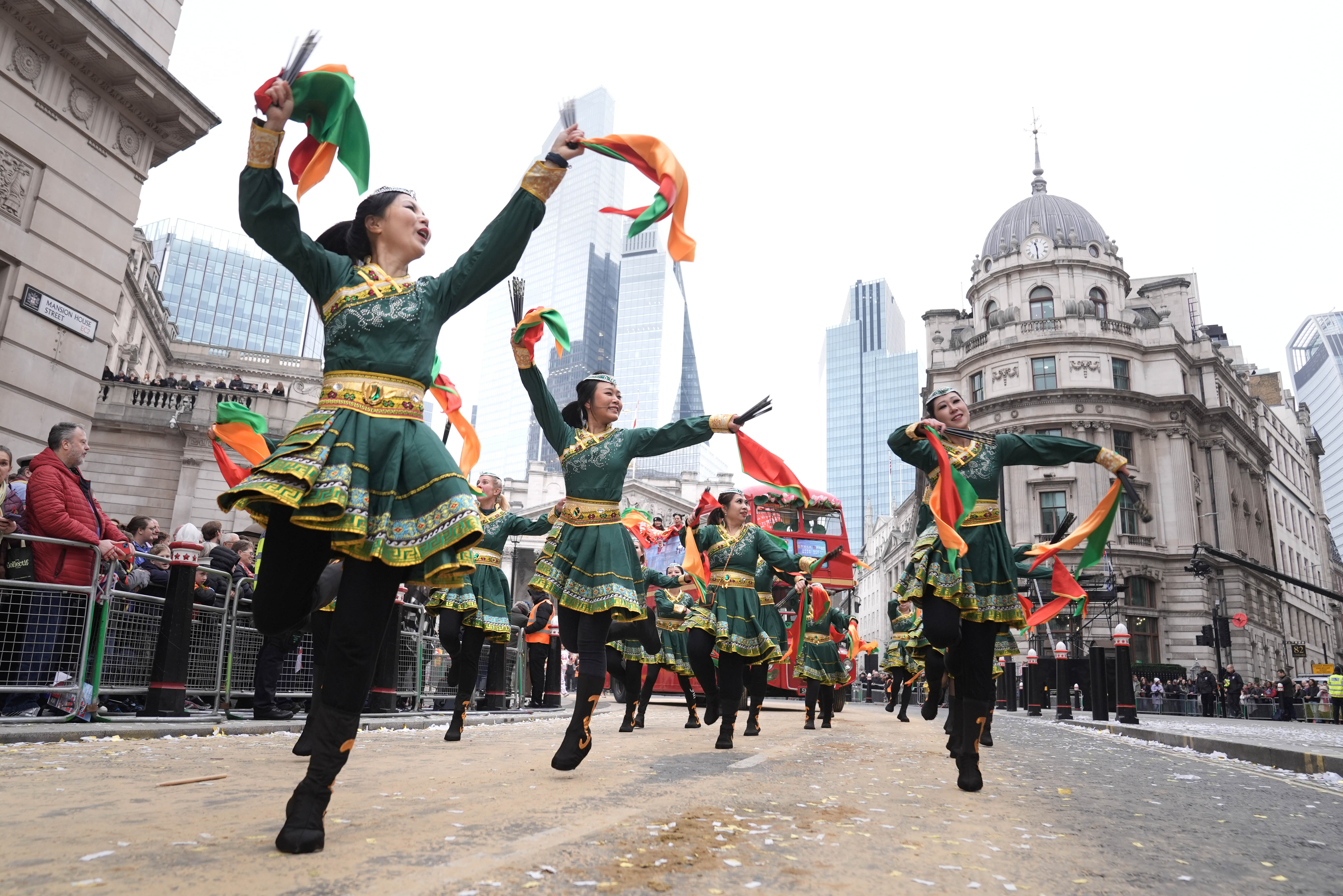 Thousands cheer on 696th Lord Mayor of London at annual show